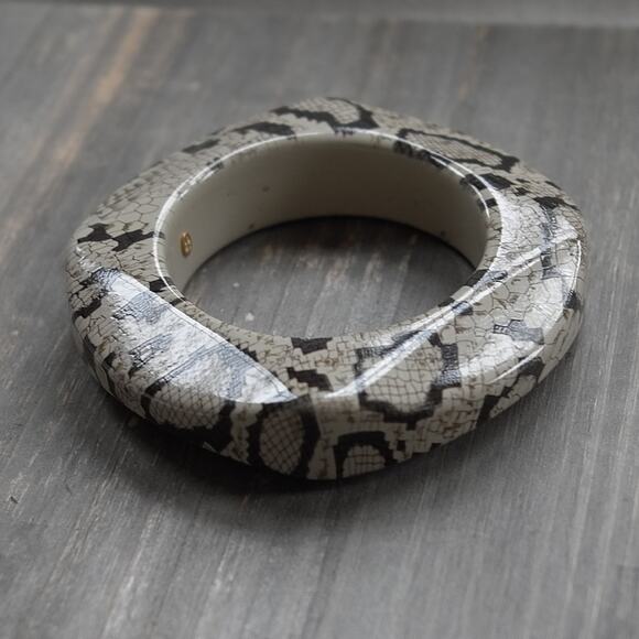 Vintage KJL Kenneth Jay Lane Bangle Bracelet Chunky Snakeskin Black White 1980s - Picture 6 of 12